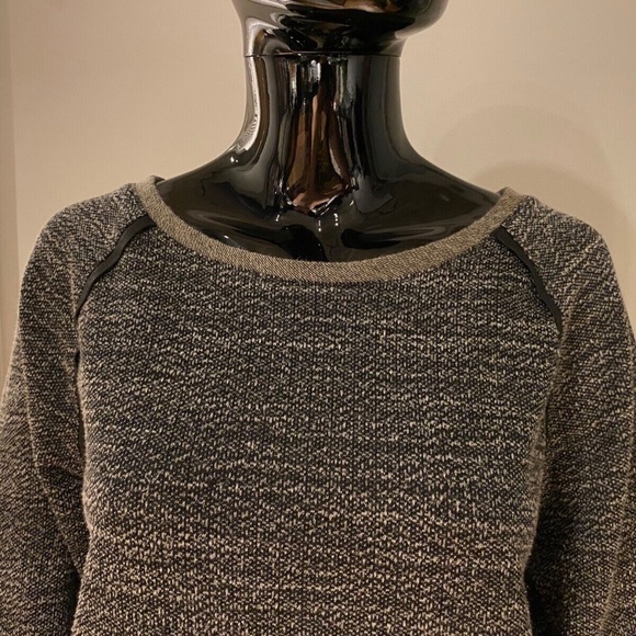 ALICE AND OLIVIA S SMALL 4-6 GREEN CREW NECK SWEATER 100% LEATHER ELBOW PATCH - Picture 2 of 13